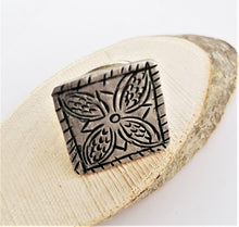 Load image into Gallery viewer, Moroccan antique Tuareg SILVER RING size US 8 tribal jewelry,Tuareg jewelry, Sahara ring,Moroccan silver,tribal jewelry,Tuareg silver