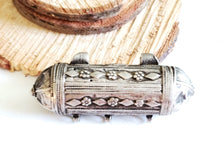 Load image into Gallery viewer, Antique Original Yemenite Jewish 'Hirz' Bawsani filigree silver pendant ,hallmarked Hirz', silver prayer Pendant,Yemen jewelry