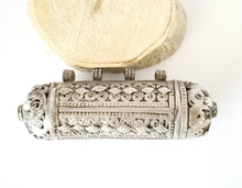 Load image into Gallery viewer, Antique Original Yemenite Jewish 'Hirz' Bawsani filigree silver pendant ,hallmarked Hirz', silver prayer Pendant,Yemen jewelry