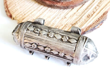 Load image into Gallery viewer, Antique Original Yemenite Jewish 'Hirz' Bawsani filigree silver pendant ,hallmarked Hirz', silver prayer Pendant,Yemen jewelry