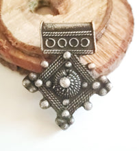 Load image into Gallery viewer, Moroccan Berber Old traditional 925 silver cross pendant,Berber Talisman,Berber Jewelry,African Jewelry,Moroccan Jewelry,Berber Ethnic,