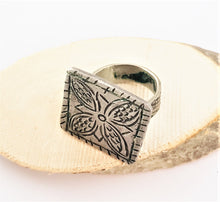 Load image into Gallery viewer, Moroccan antique Tuareg SILVER RING size US 8 tribal jewelry,Tuareg jewelry, Sahara ring,Moroccan silver,tribal jewelry,Tuareg silver