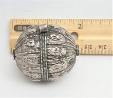 Load image into Gallery viewer, Old silver hallmarked beads from Yemen circa 1910s,Hand Crafted Silver,Ethnic Jewelry,Tribal Jewelry,