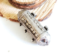 Load image into Gallery viewer, Antique Original Yemenite Jewish 'Hirz' Bawsani filigree silver pendant ,hallmarked Hirz', silver prayer Pendant,Yemen jewelry