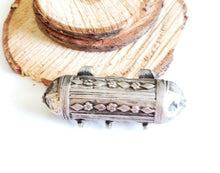 Load image into Gallery viewer, Antique Original Yemenite Jewish 'Hirz' Bawsani filigree silver pendant ,hallmarked Hirz', silver prayer Pendant,Yemen jewelry