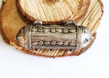 Load image into Gallery viewer, Antique Original Yemenite Jewish 'Hirz' Bawsani filigree silver pendant ,hallmarked Hirz', silver prayer Pendant,Yemen jewelry