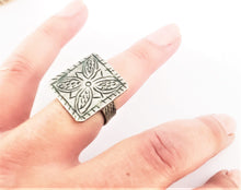 Load image into Gallery viewer, Moroccan antique Tuareg SILVER RING size US 8 tribal jewelry,Tuareg jewelry, Sahara ring,Moroccan silver,tribal jewelry,Tuareg silver