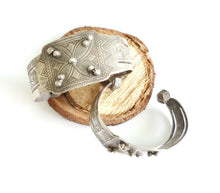 Load image into Gallery viewer, Antique Moroccan Tuareg 925 silver 1 anklets cuff bracelet, ethnic tribal, tribal bracelets,Moroccan jewelry,ethnic jewelry,Tuareg bracelets