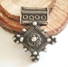 Load image into Gallery viewer, Moroccan Berber Old traditional 925 silver cross pendant,Berber Talisman,Berber Jewelry,African Jewelry,Moroccan Jewelry,Berber Ethnic,