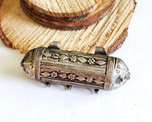 Load image into Gallery viewer, Antique Original Yemenite Jewish 'Hirz' Bawsani filigree silver pendant ,hallmarked Hirz', silver prayer Pendant,Yemen jewelry