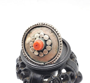 Antique Bawsani Yemen Silver Red Coral Ring size 8 Yemen tribal silver, tribal jewelry, Hand Crafted Silver, Yemen Jewelry, filigree Jewelry