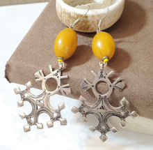 Load image into Gallery viewer, Moroccan Vintage Silver Tuareg Earring Amber, Tribal Earring, Moroccan Earring, Tuareg Earring, Tuareg jewelry
