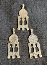 Load image into Gallery viewer, Moroccan Berber Old traditional 1 silver doorways pendant, Berber Talisman, Berber Jewelry, African Jewelry, Moroccan Jewelry
