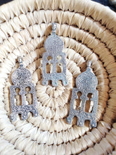 Load image into Gallery viewer, Moroccan Berber Old traditional 1 silver doorways pendant, Berber Talisman, Berber Jewelry, African Jewelry, Moroccan Jewelry
