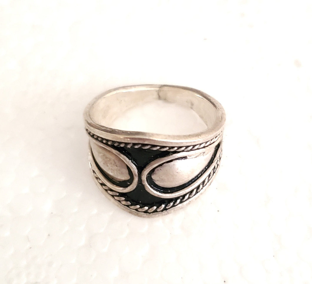 antique Tuareg elevated engraved table silver ring size 5 ,Tuareg jewelry, Sahara ring, Moroccan silver, tribal jewelry, Tuareg silver