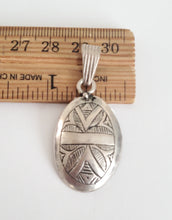 Load image into Gallery viewer, Berber Sahara Pendant 925 Silver Moroccan , Ethnic Tribal, silver Pendant, Berber Jewelry, Moroccan Pendant, Talisman Pendant
