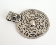 Load image into Gallery viewer, Berber Sahara Pendant 925 Silver Moroccan , Ethnic Tribal, silver Pendant, Berber Jewelry, Moroccan Pendant, Talisman Pendant
