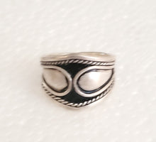 Load image into Gallery viewer, antique Tuareg elevated engraved table silver ring size 5 ,Tuareg jewelry, Sahara ring, Moroccan silver, tribal jewelry, Tuareg silver
