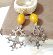 Load image into Gallery viewer, Moroccan Vintage Silver Tuareg Earring Amber, Tribal Earring, Moroccan Earring, Tuareg Earring, Tuareg jewelry
