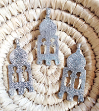 Load image into Gallery viewer, Moroccan Berber Old traditional 1 silver doorways pendant, Berber Talisman, Berber Jewelry, African Jewelry, Moroccan Jewelry
