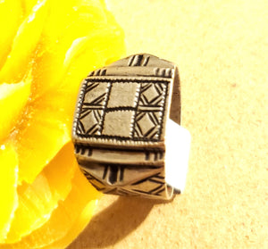 antique Tuareg elevated engraved table silver ring size 9.5, Tuareg jewelry, Sahara ring, Moroccan silver, tribal jewelry, Tuareg silver