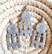 Load image into Gallery viewer, Moroccan Berber Old traditional 1 silver doorways pendant, Berber Talisman, Berber Jewelry, African Jewelry, Moroccan Jewelry
