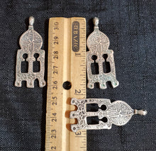 Load image into Gallery viewer, Moroccan Berber Old traditional 1 silver doorways pendant, Berber Talisman, Berber Jewelry, African Jewelry, Moroccan Jewelry
