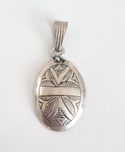 Load image into Gallery viewer, Berber Sahara Pendant 925 Silver Moroccan , Ethnic Tribal, silver Pendant, Berber Jewelry, Moroccan Pendant, Talisman Pendant
