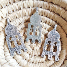 Load image into Gallery viewer, Moroccan Berber Old traditional 1 silver doorways pendant, Berber Talisman, Berber Jewelry, African Jewelry, Moroccan Jewelry
