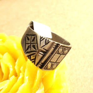 antique Tuareg elevated engraved table silver ring size 9.5, Tuareg jewelry, Sahara ring, Moroccan silver, tribal jewelry, Tuareg silver