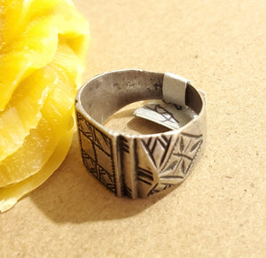 antique Tuareg elevated engraved table silver ring size 9.5, Tuareg jewelry, Sahara ring, Moroccan silver, tribal jewelry, Tuareg silver