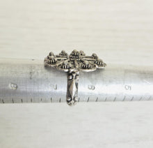 Load image into Gallery viewer, Antique Bawsani Yemen Filigree Silver Ring - Size 6.5

