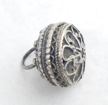 Load image into Gallery viewer, Antique Yemen Silver Bawsani pendant&#39;,silver dangles,Bawsani Yemen,filigree pendant,tribal jewelry,Vintage Bedouin

